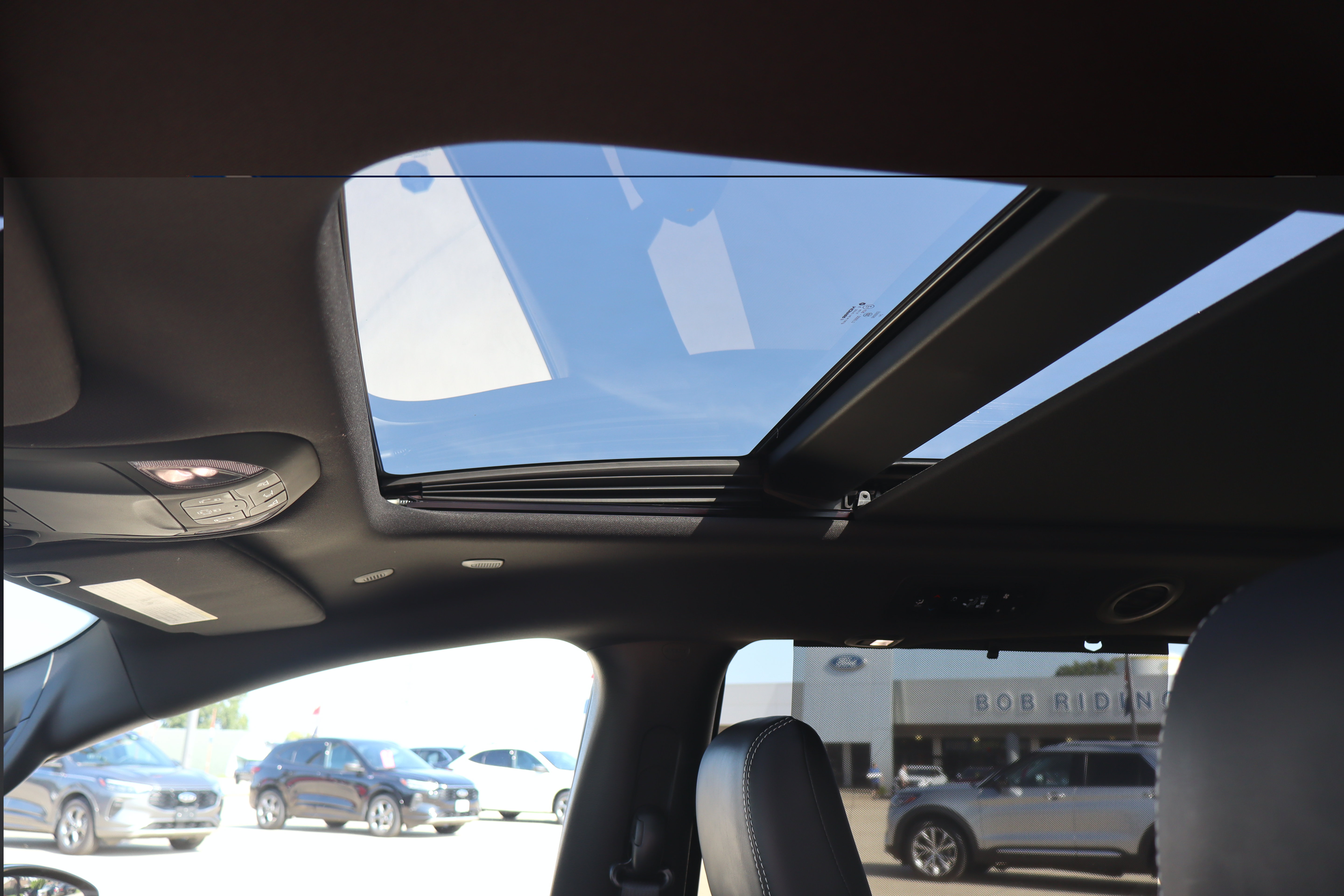 Used 2025 Chrysler Pacifica Limited FWD image 26