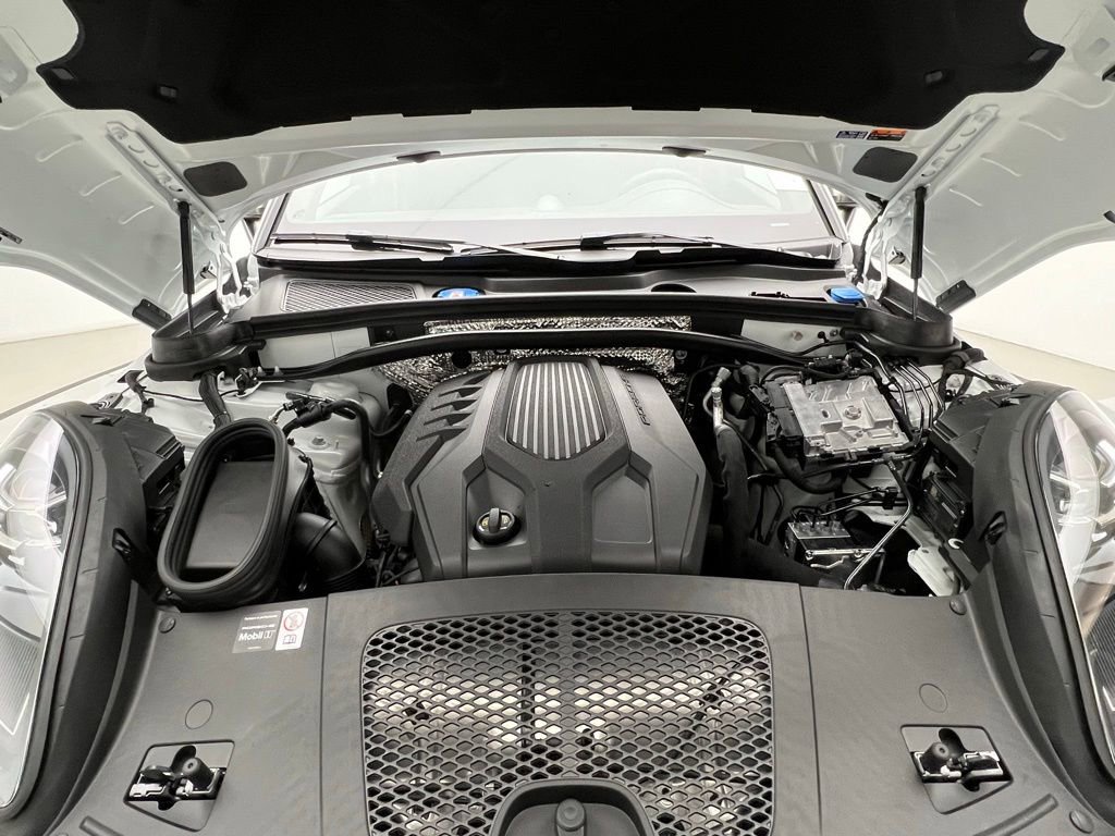 Used 2026 Porsche Macan image 26
