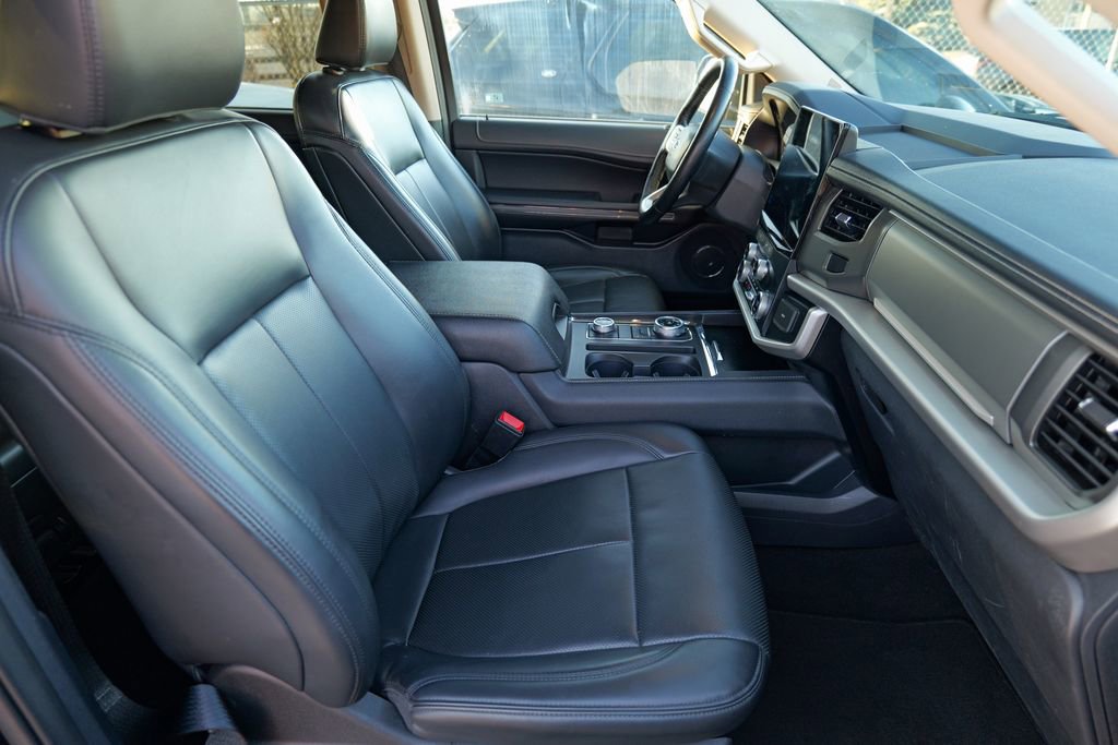 Used 2024 Ford Expedition XLT image 35