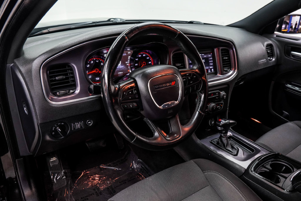 Used 2018 Dodge Charger SXT w/ Blacktop Package RWD image 20