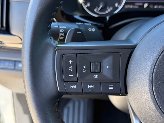 Used 2025 Nissan Pathfinder SV image 14