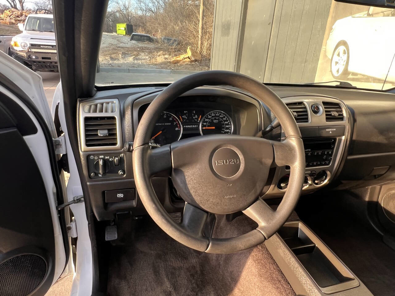 Used 2007 Isuzu i-370 LS image 10