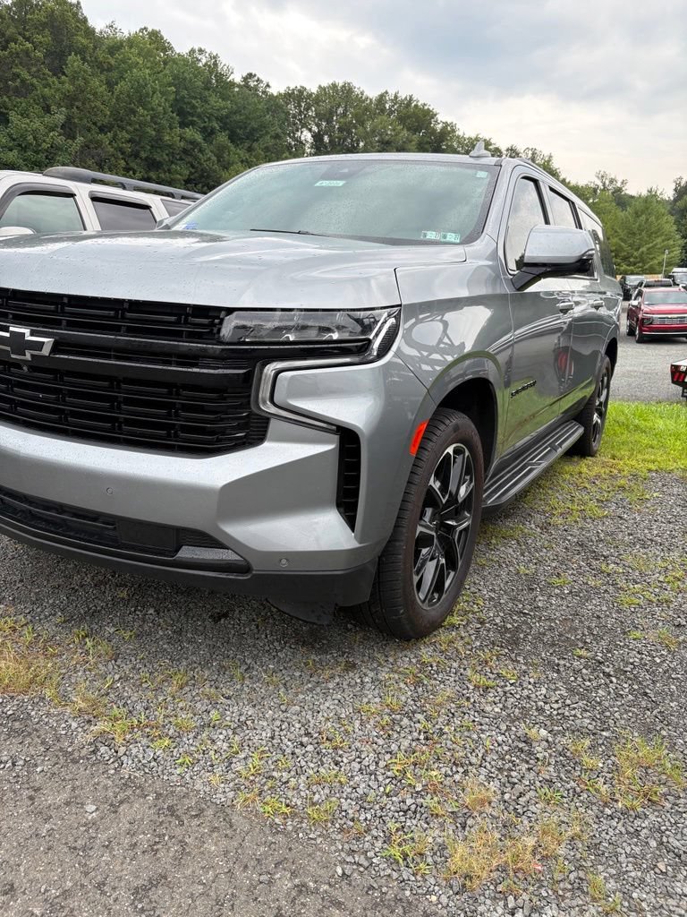 Used 2024 Chevrolet Suburban RST w/ Luxury Package AWD/4WD image 5