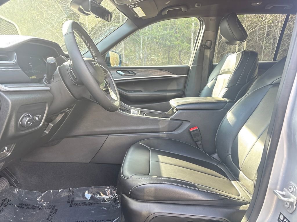 Used 2025 Jeep Grand Cherokee Limited image 27