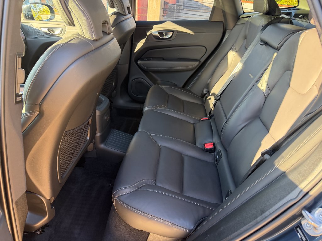 Certified 2024 Volvo XC60 T8 Ultimate w/ Protection Package Premier AWD/4WD image 27