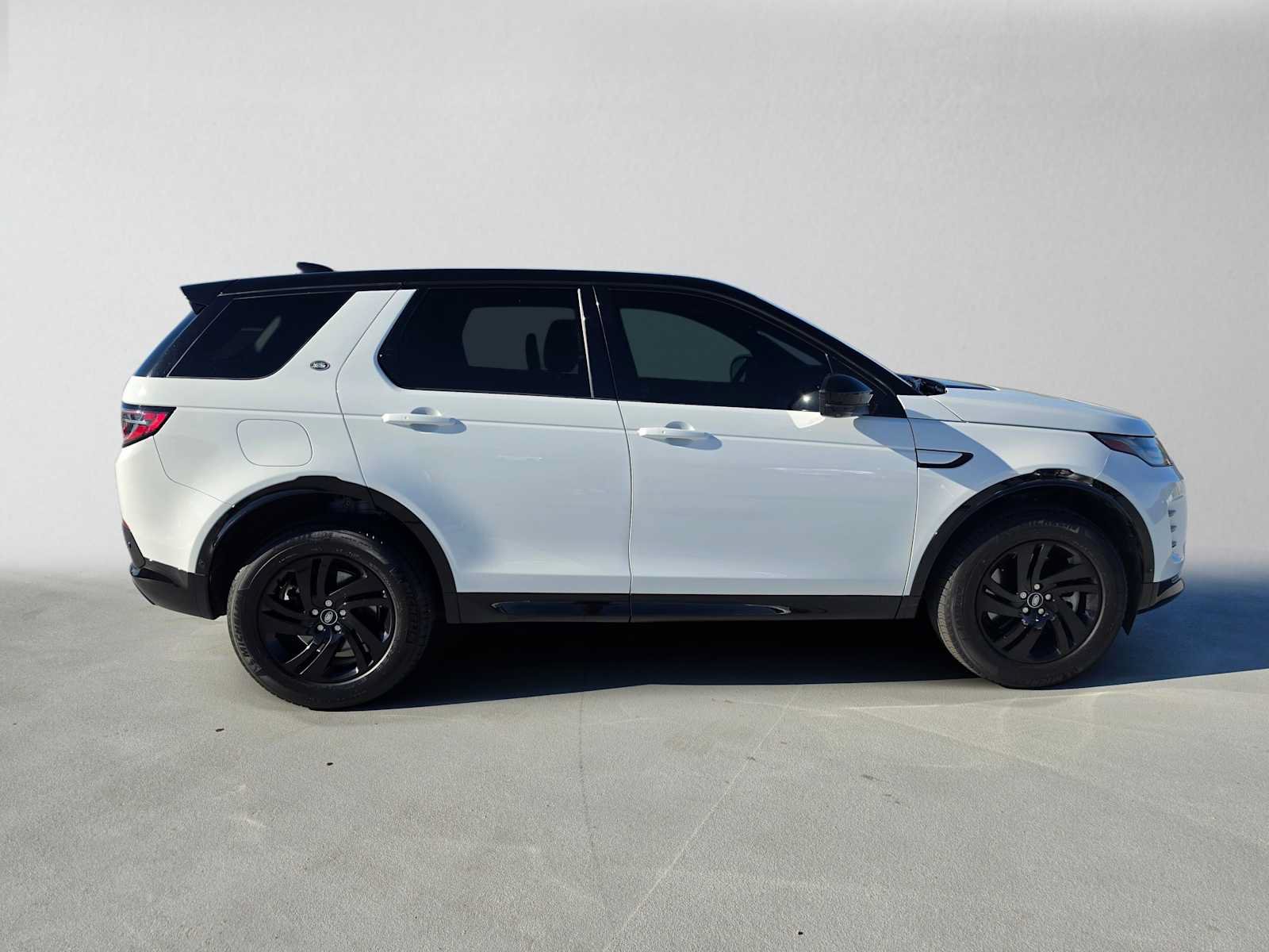 Used 2024 Land Rover Discovery Sport Dynamic SE AWD/4WD image 6