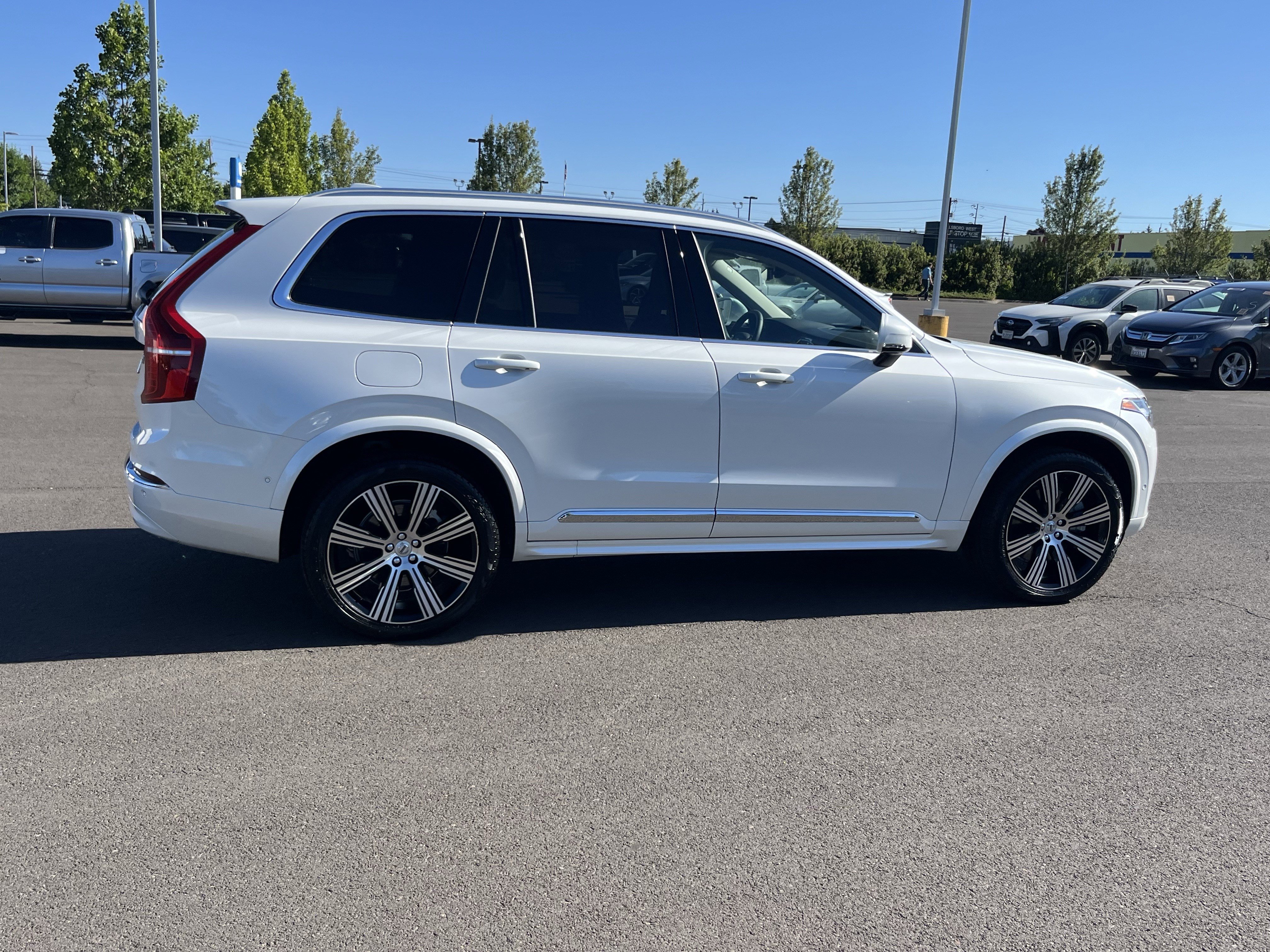 Used 2025 Volvo XC90 T8 Plus w/ Protection Package Premier AWD/4WD image 6