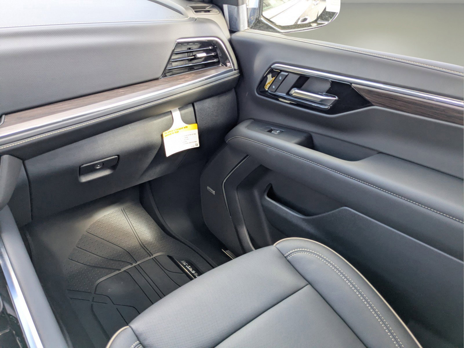 New 2025 Chevrolet Suburban Premier image 16