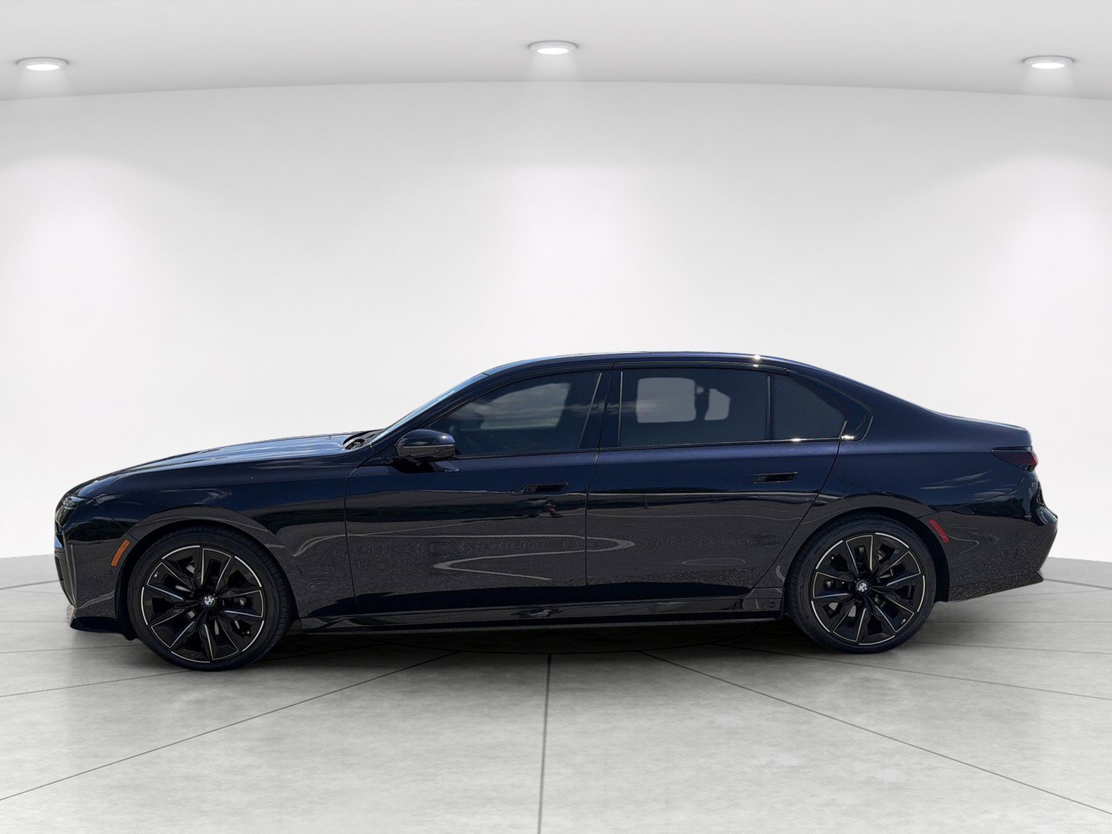 Certified 2024 BMW i7 xDrive60 w/ Executive Package AWD/4WD image 7