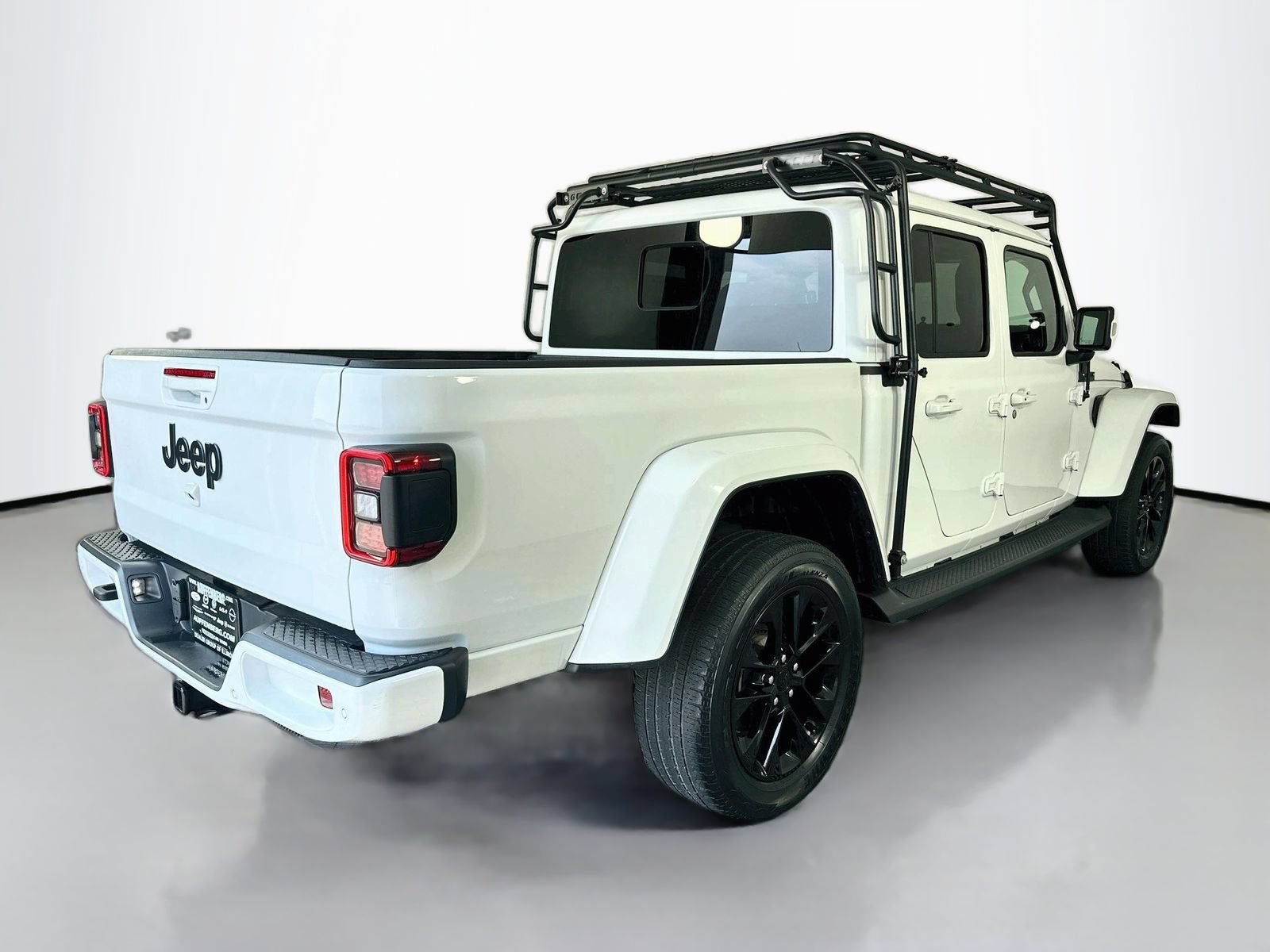 Used 2022 Jeep Gladiator Overland AWD/4WD image 7