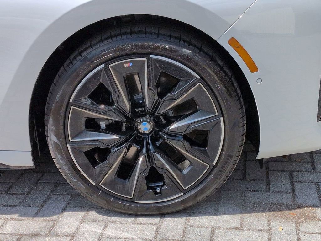 New 2026 BMW 760i xDrive image 11