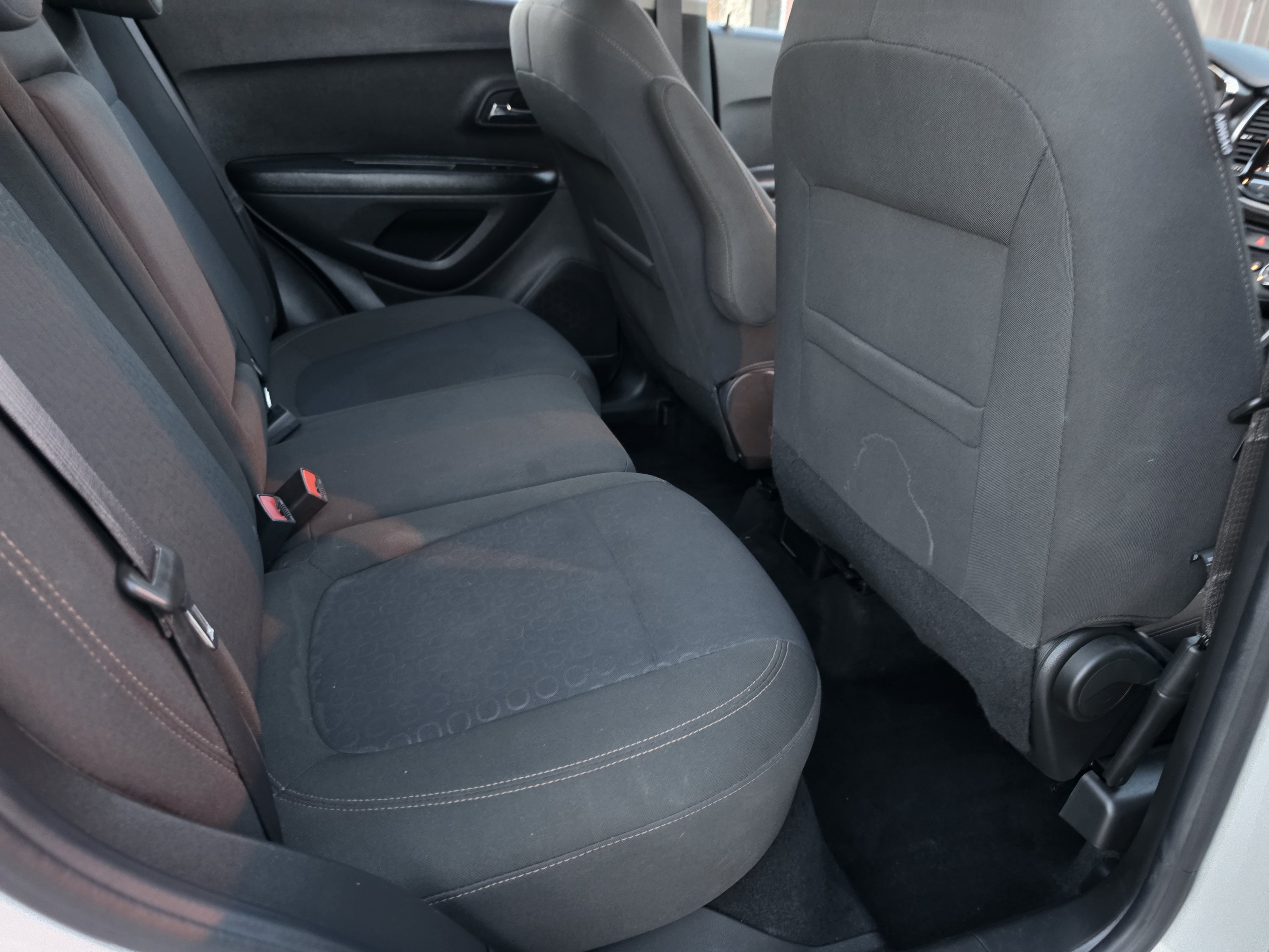 Used 2022 Chevrolet Trax LS w/ Tint and Cruise Package FWD image 17