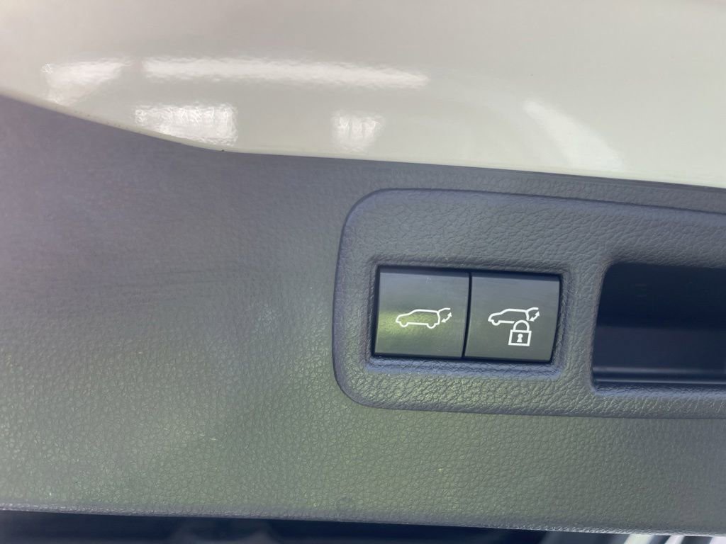 Used 2022 Toyota Venza Limited AWD/4WD image 16