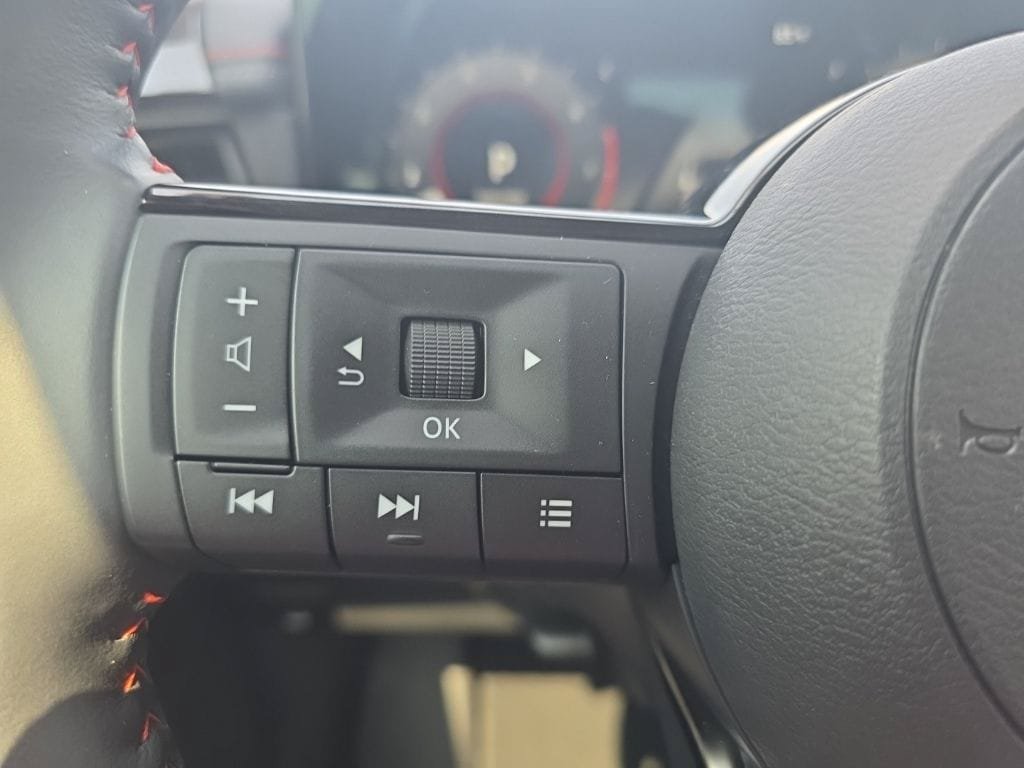 Certified 2025 Nissan Kicks SR FWD image 20