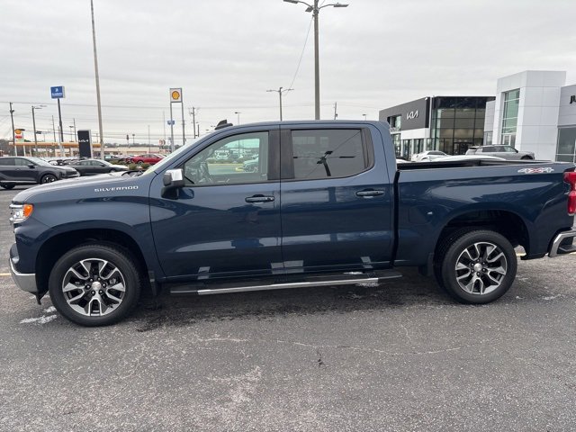 Used 2022 Chevrolet Silverado 1500 LT image 2