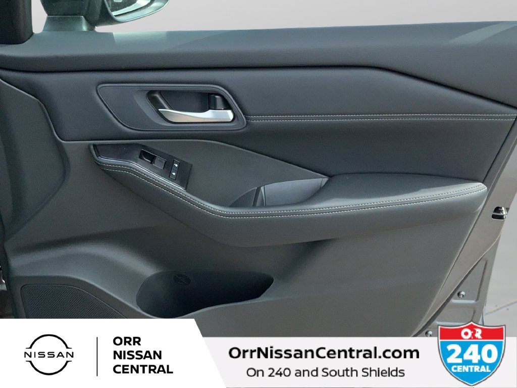 New 2027 Nissan Rogue Dark Armor FWD image 10
