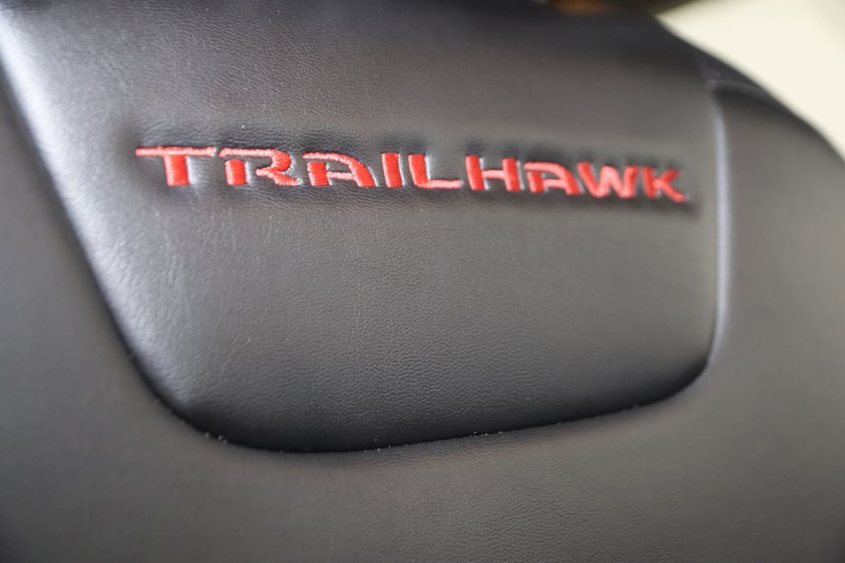 Used 2020 Jeep Cherokee Trailhawk w/ Cold Weather Group AWD/4WD image 12