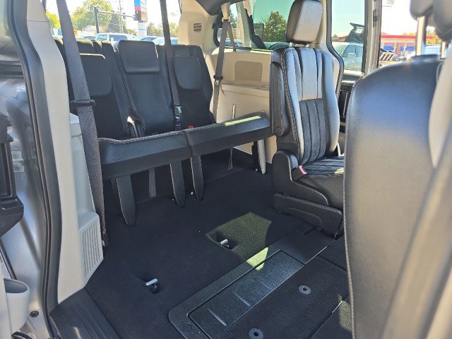 Used 2020 Dodge Grand Caravan SXT image 39