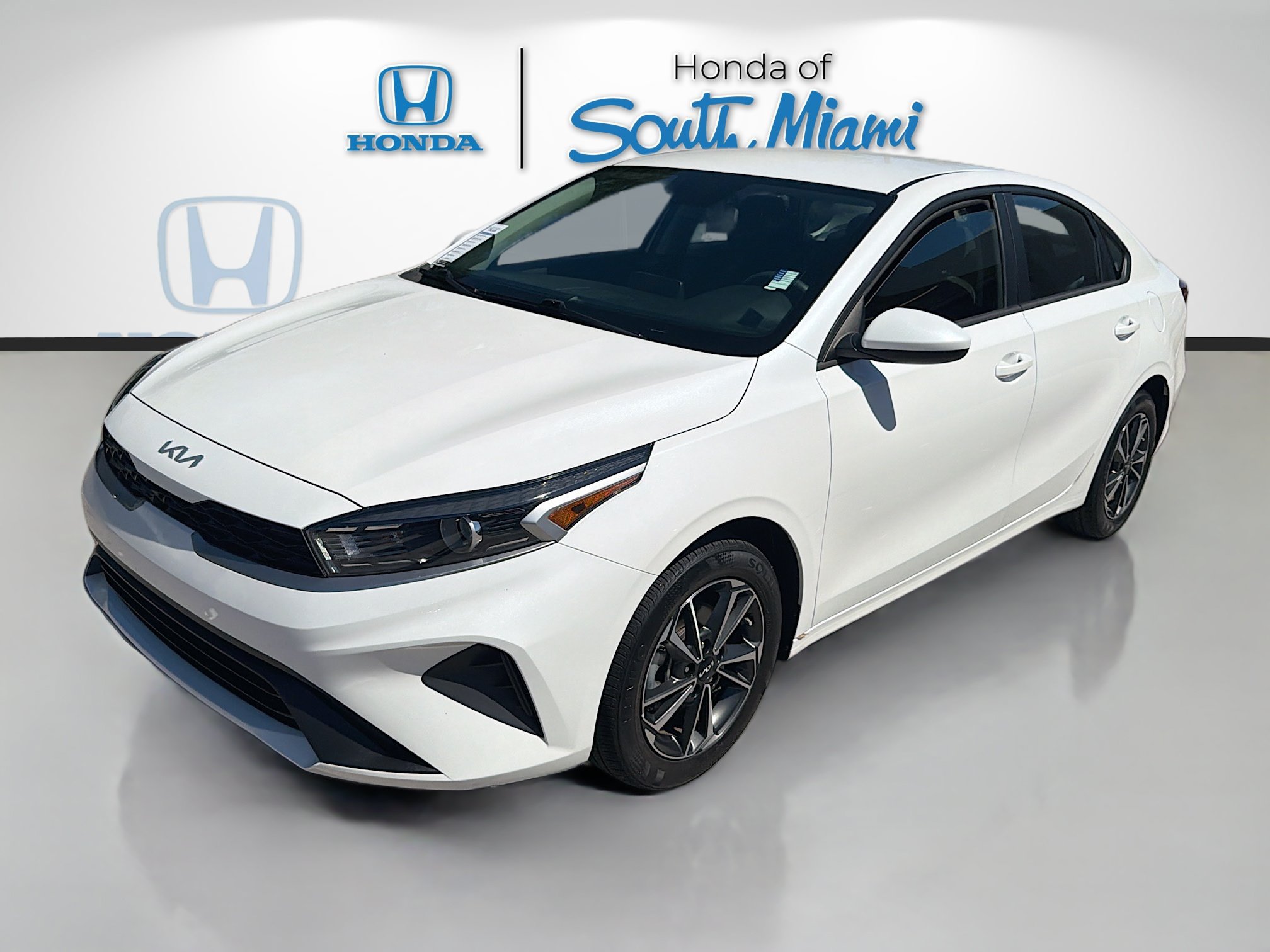 Used 2023 Kia Forte LXS FWD image 3