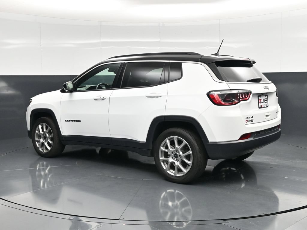 Used 2025 Jeep Compass Limited AWD/4WD image 9