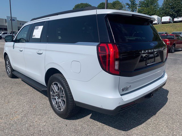 Used 2025 Ford Expedition Max Active AWD/4WD image 5