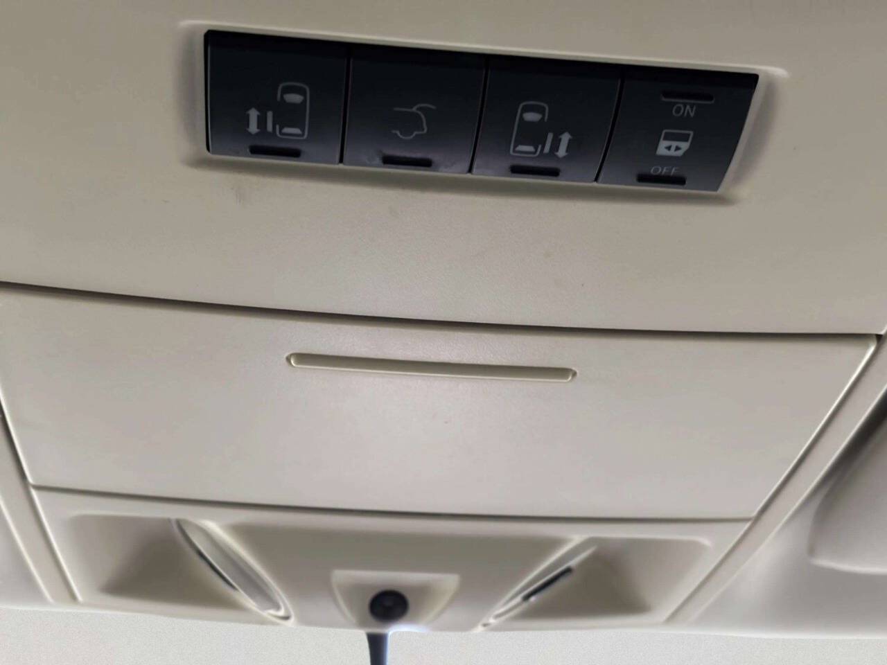 Used 2008 Chrysler Town & Country Limited w/ Trailer Tow Group FWD image 26