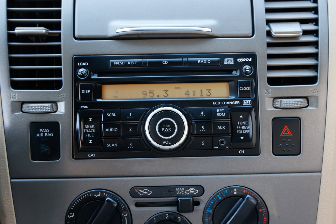 Used 2009 Nissan Versa 1.8 S w/ Convenience Pkg image 32