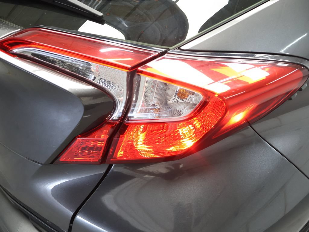 Used 2021 Toyota C-HR XLE FWD image 29