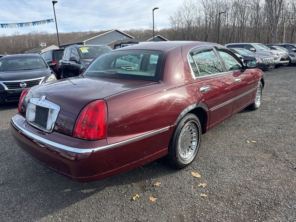 Used 2000 Lincoln Town Car Cartier image 14