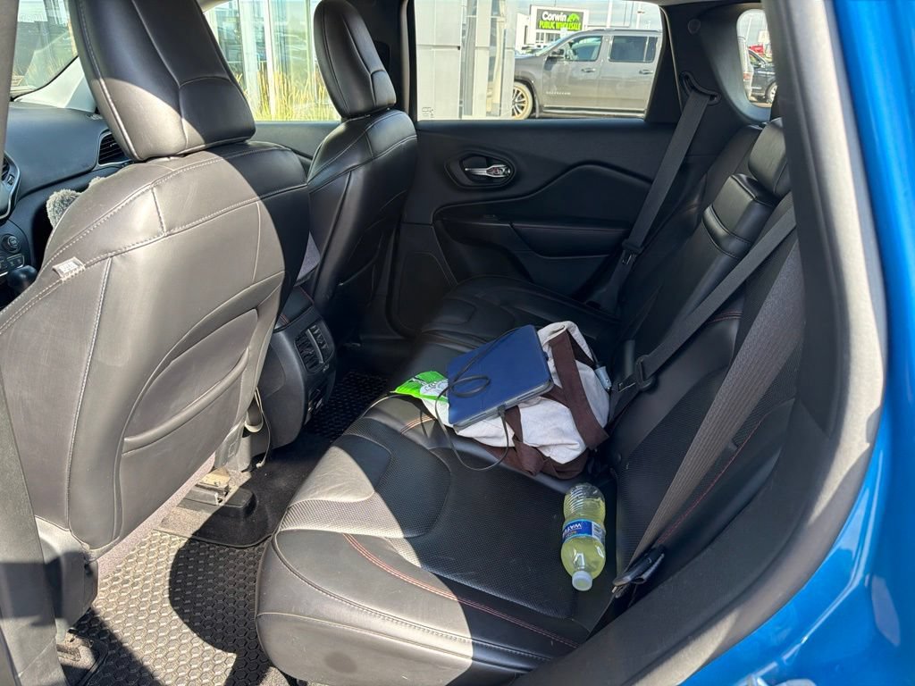 Used 2019 Jeep Cherokee Trailhawk AWD/4WD image 14