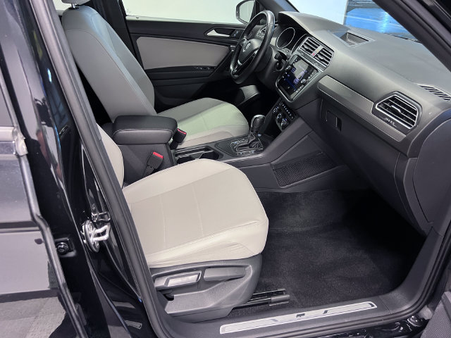 Certified 2021 Volkswagen Tiguan SE R-Line FWD image 10
