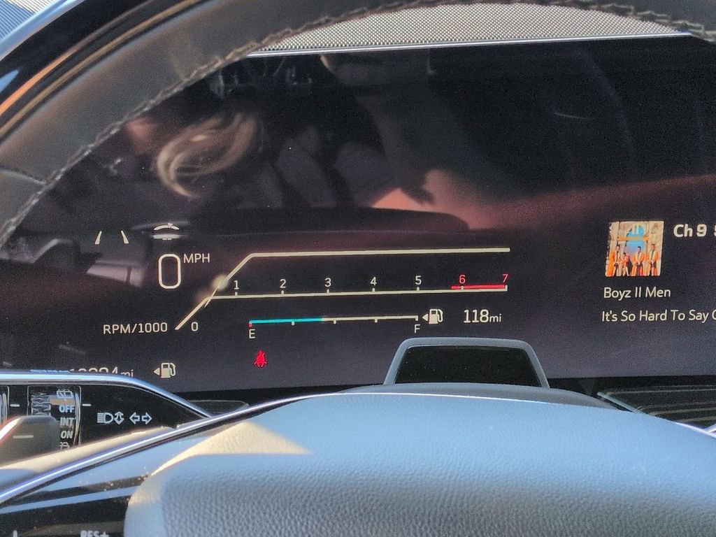 Certified 2025 Cadillac Escalade ESV Premium Luxury image 4