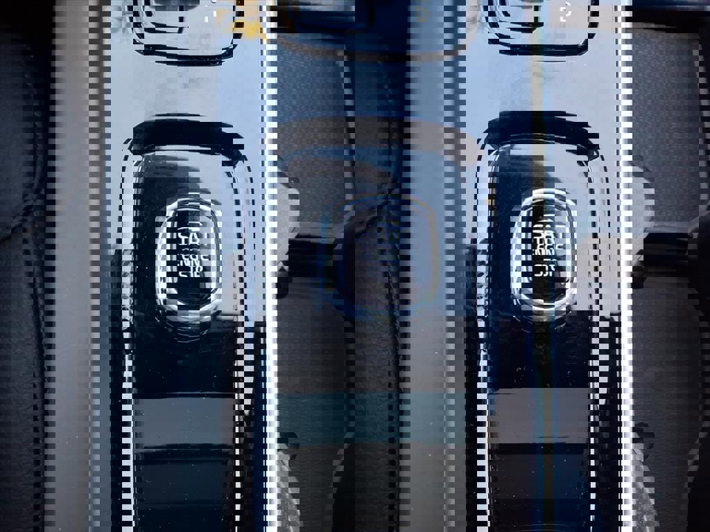 Certified 2025 Volvo XC60 B5 Plus image 24