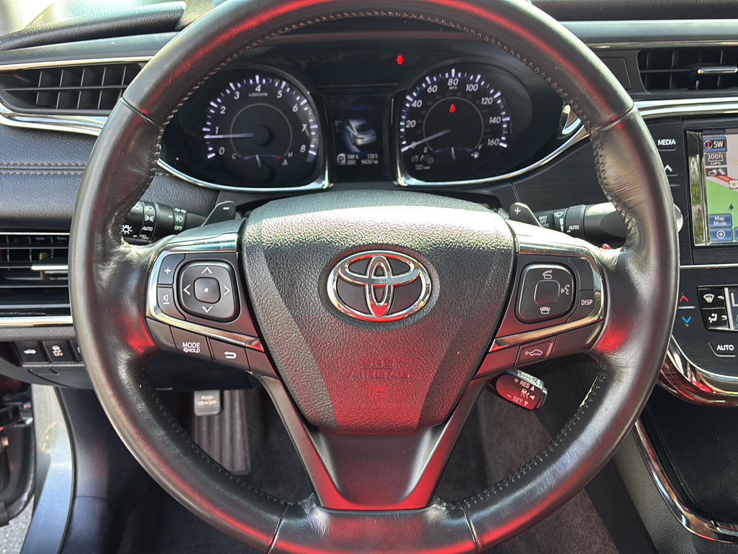 Used 2013 Toyota Avalon Limited w/ Technology Pkg FWD image 26