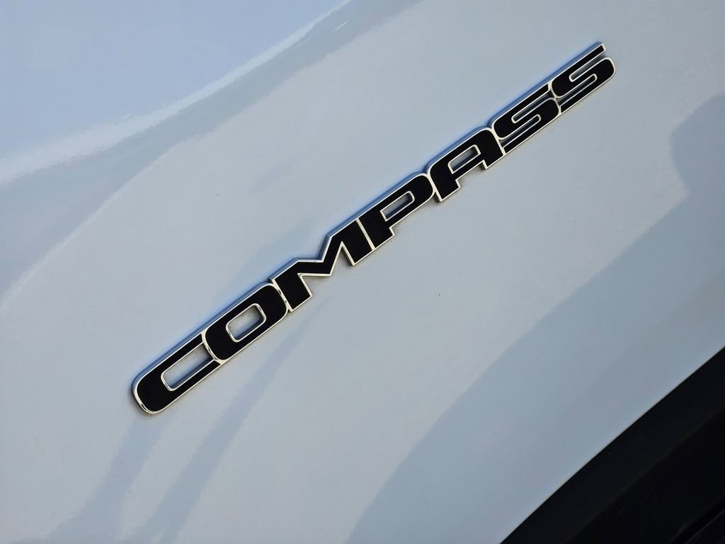 Used 2025 Jeep Compass Limited AWD/4WD image 14