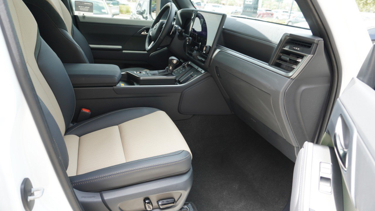 Certified 2025 Lexus GX 550 AWD/4WD image 12