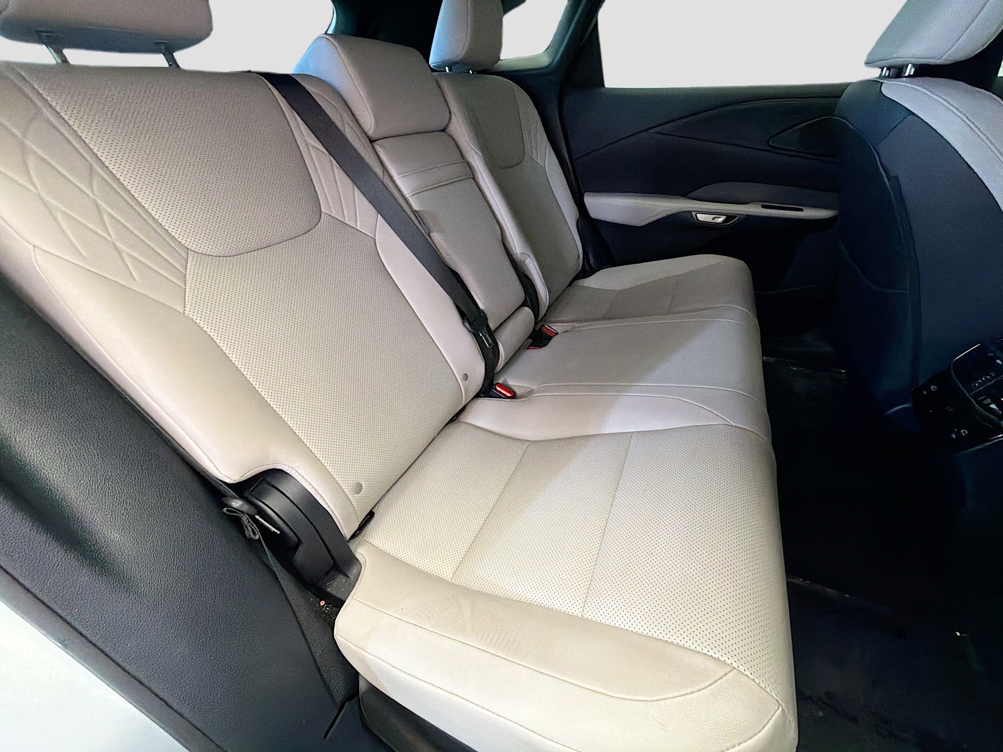 Used 2023 Lexus RX 350h w/ Cold Area Package AWD/4WD image 14