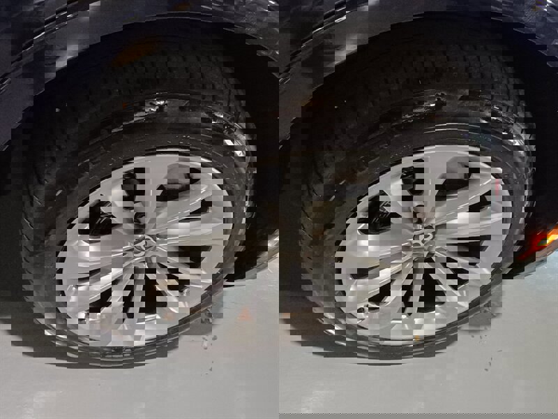 Used 2017 Bentley Bentayga image 46