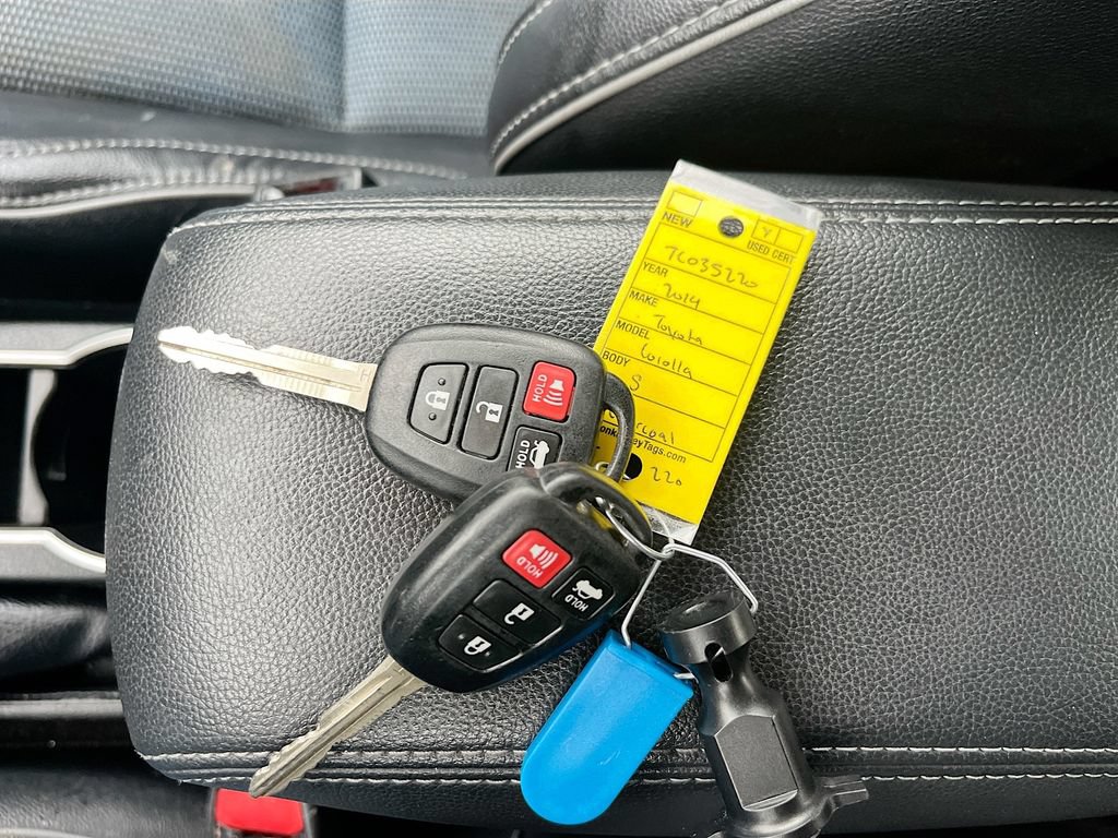 Used 2014 Toyota Corolla S FWD image 30