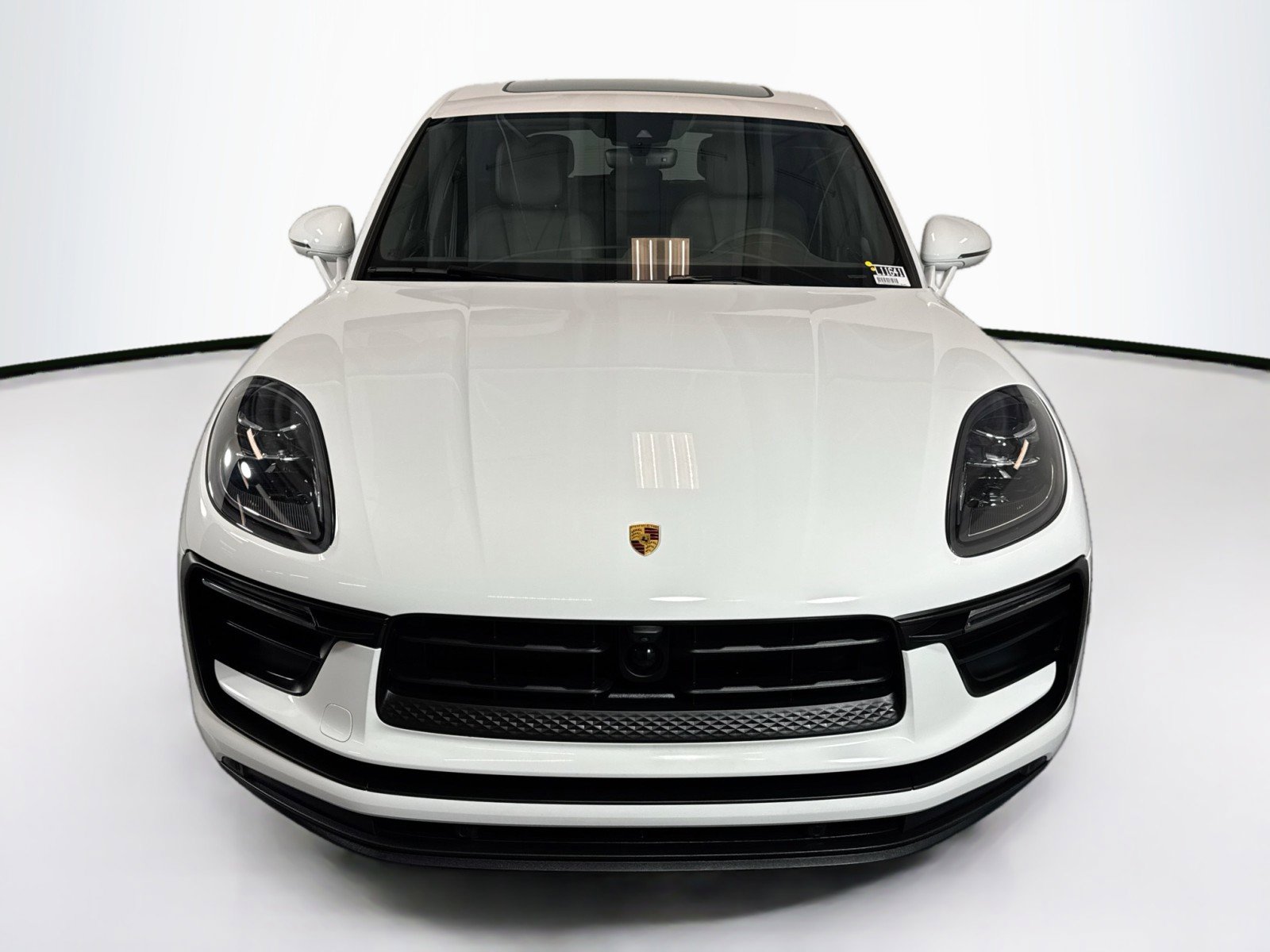 Certified 2025 Porsche Macan image 6