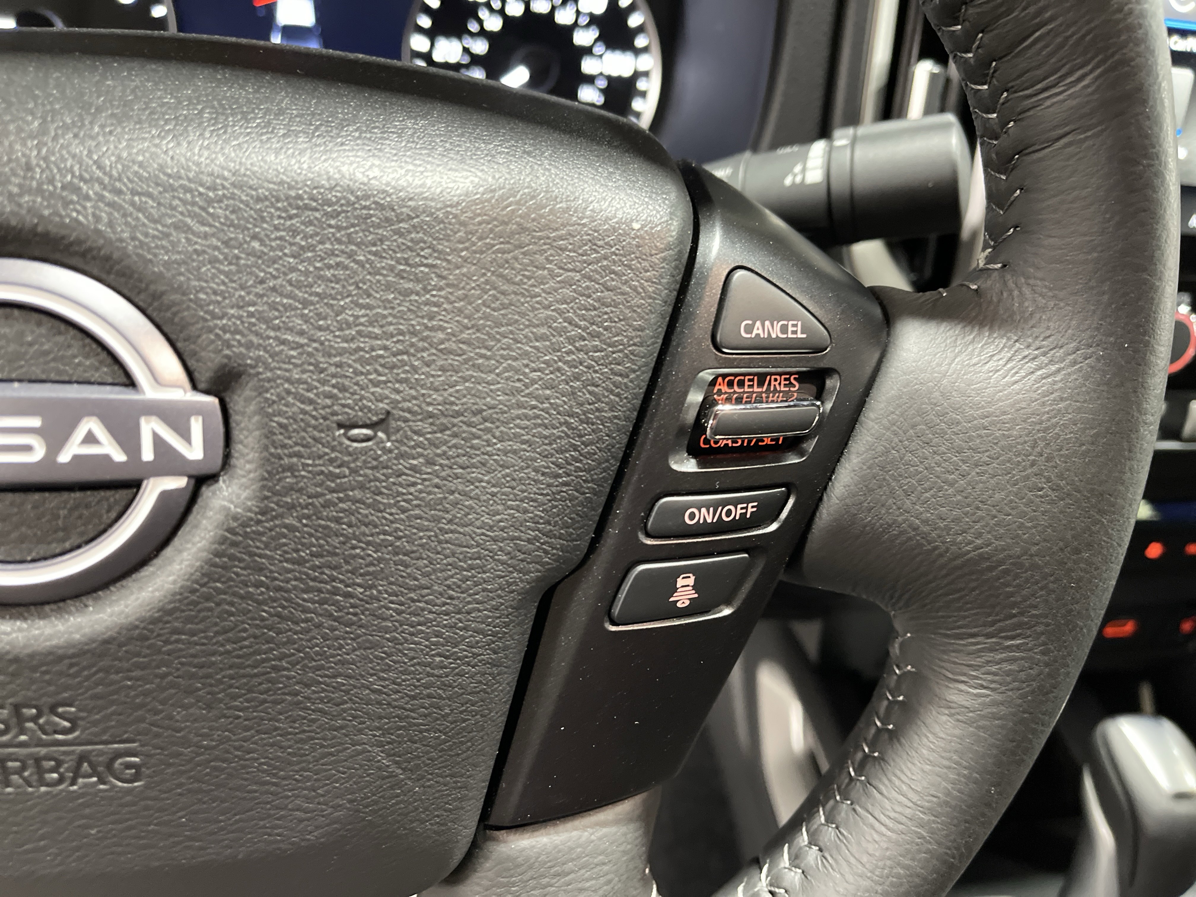 Used 2025 Nissan Frontier SL w/ Graphics Package image 21