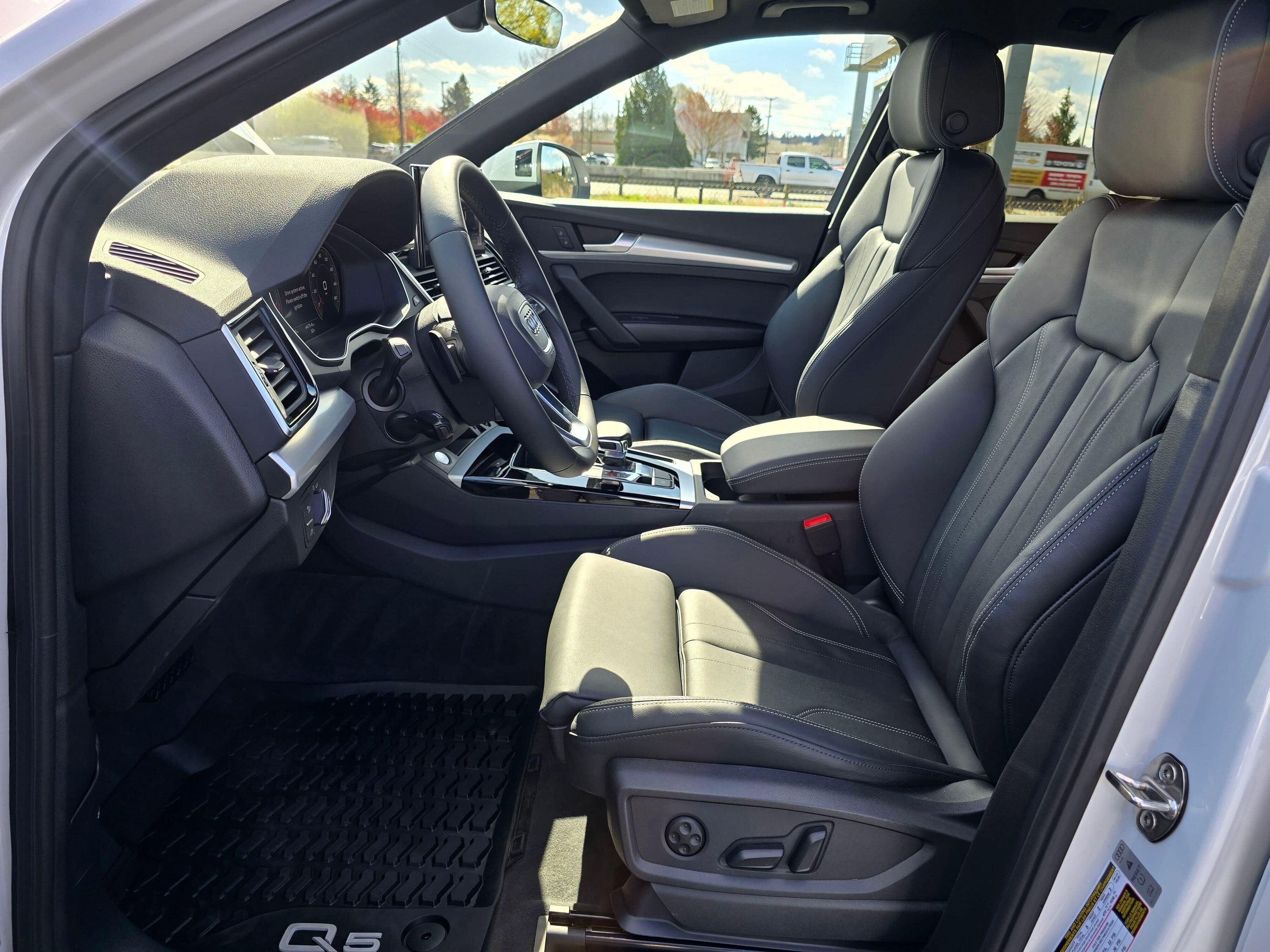 Certified 2025 Audi Q5 2.0T Premium w/ Convenience Plus Package image 13