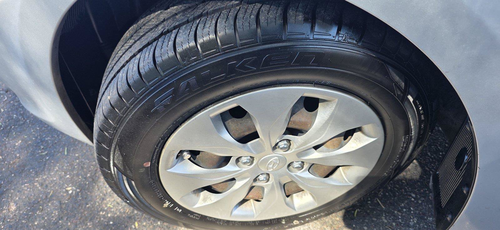 Used 2015 Hyundai Accent GLS w/ Option Group 02 FWD image 9