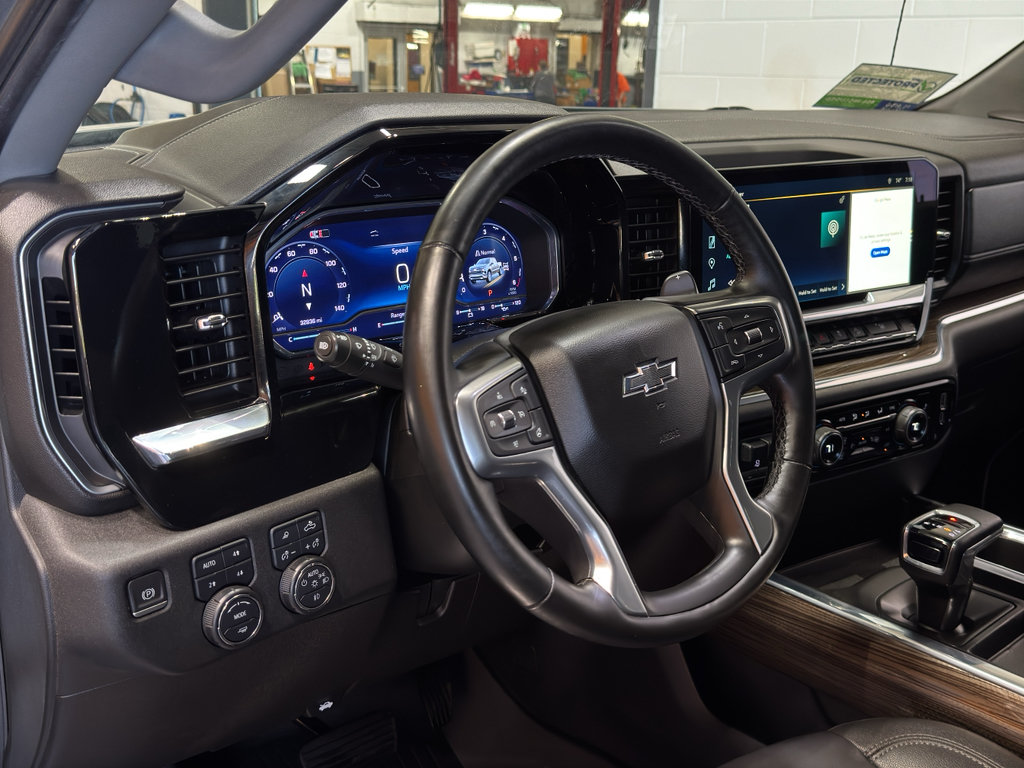 Used 2024 Chevrolet Silverado 1500 RST AWD/4WD image 16