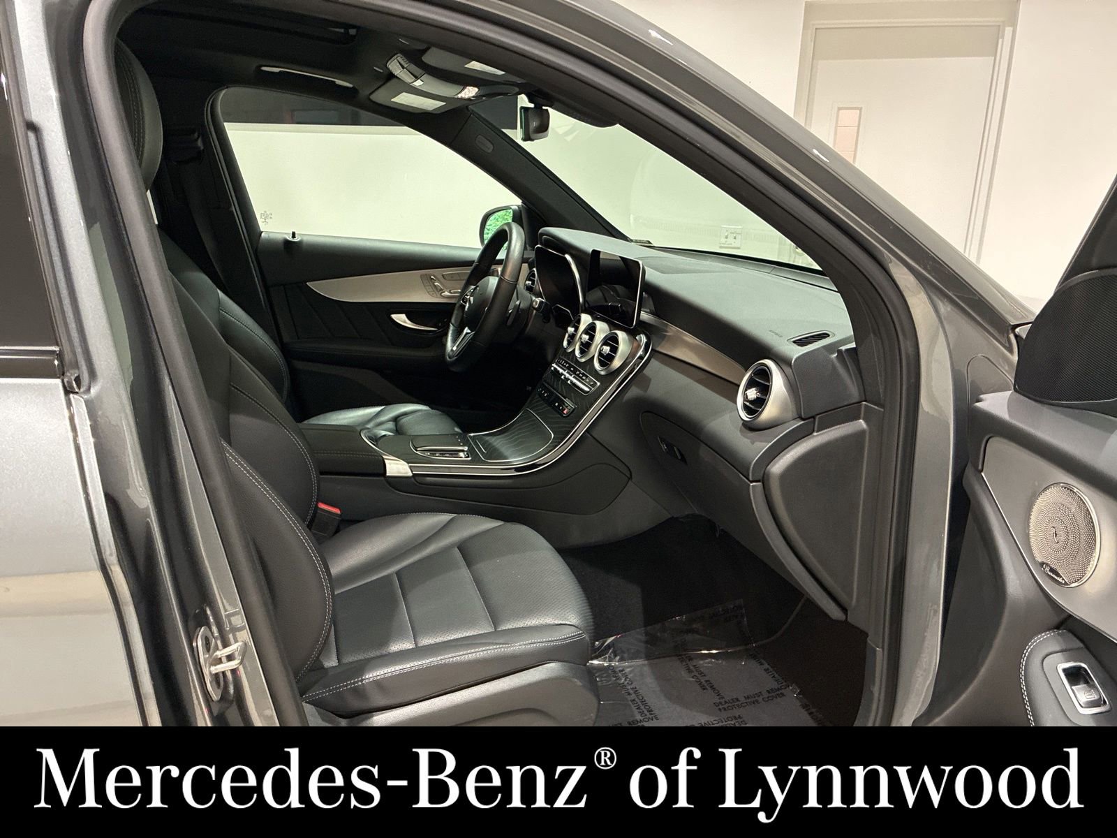 Used 2021 Mercedes-Benz GLC 300 4MATIC image 22