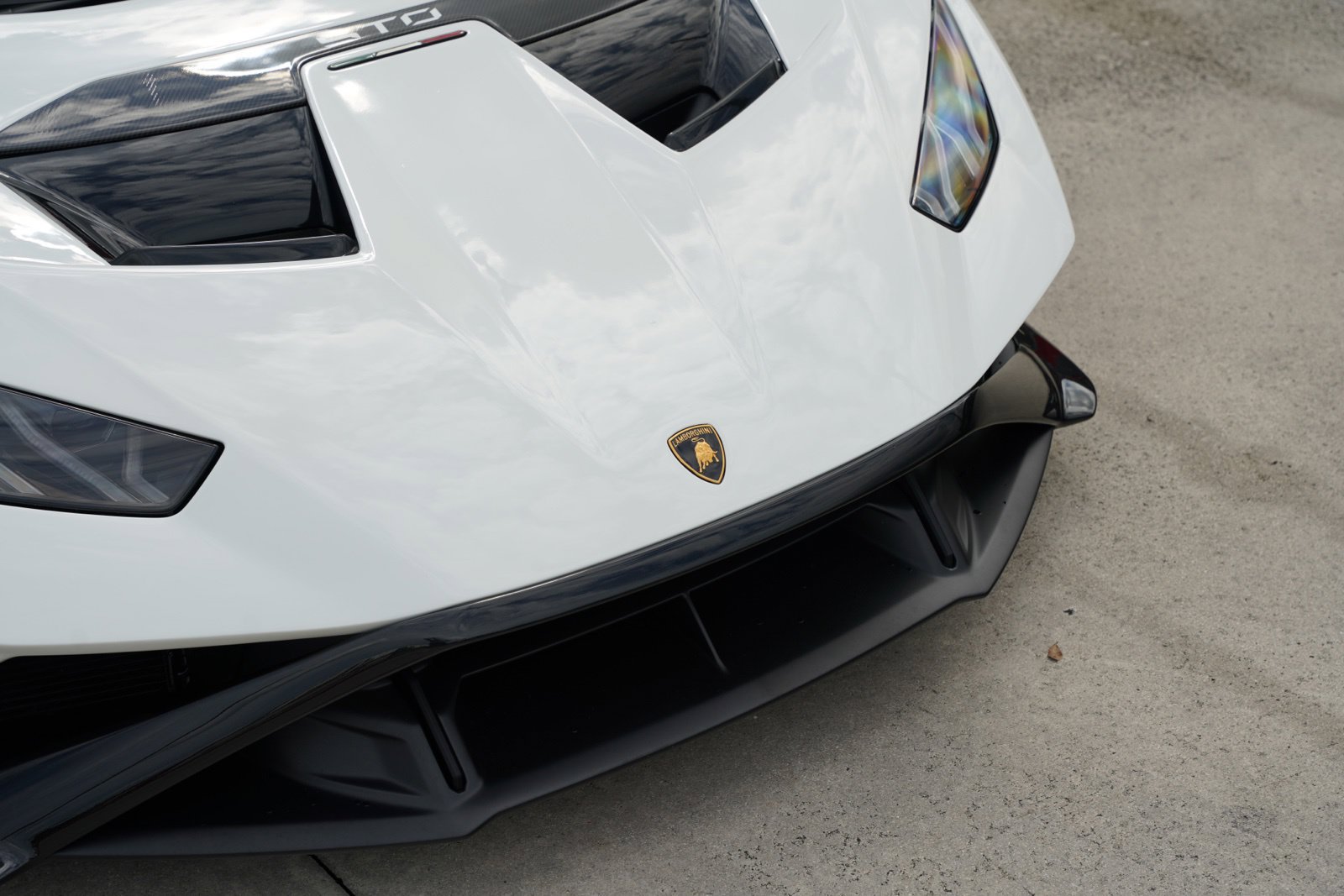 Used 2023 Lamborghini Huracan STO RWD image 4