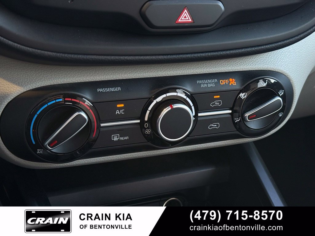 Used 2025 Kia Soul LX w/ LX Technology Package FWD image 17