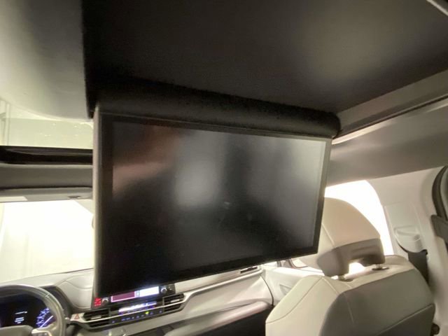Used 2022 Toyota Sienna XSE w/ XSE Plus Package image 9