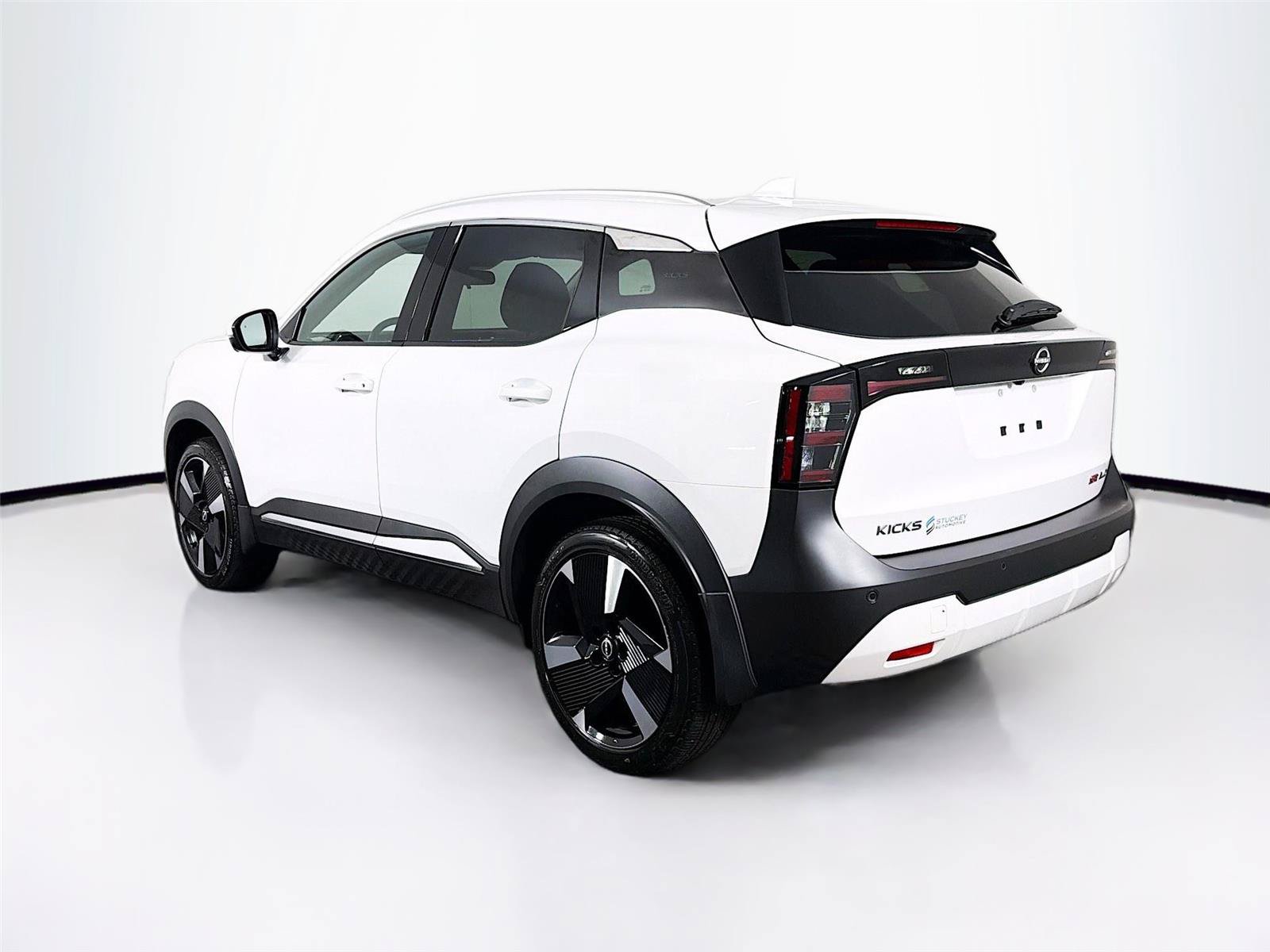 Used 2025 Nissan Kicks SR w/ SR Premium Package AWD/4WD image 9