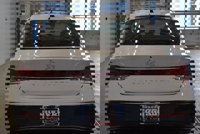 Used 2025 Hyundai Elantra SEL image 11